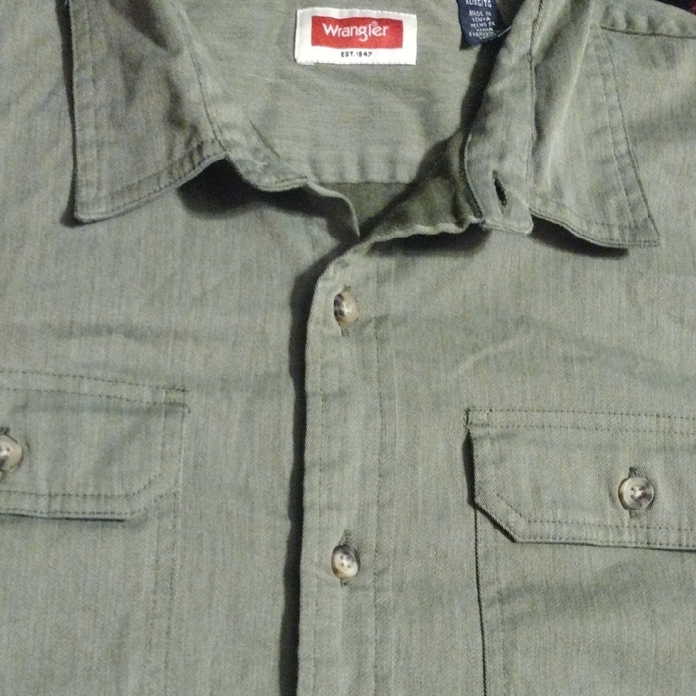 Wrangler Light Gray Button-Up Shirt - Picture 4 of 7